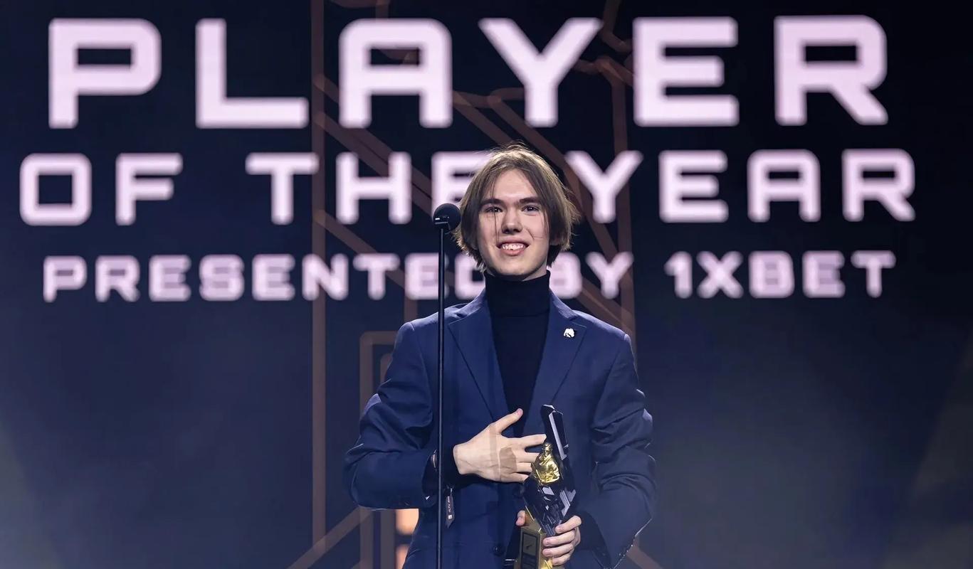 体育博弈分析：解析足球比赛中“红牌处罚”对剩余时间盘口水位的指数级影响。（博弈论视角看足球：红牌对剩余时段盘口水位的指数效应）