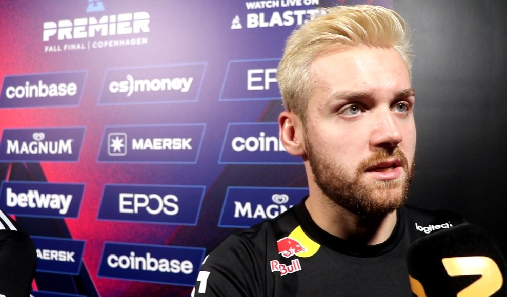 扑克中后期如何选策略（扑克中后期策略选择指南）