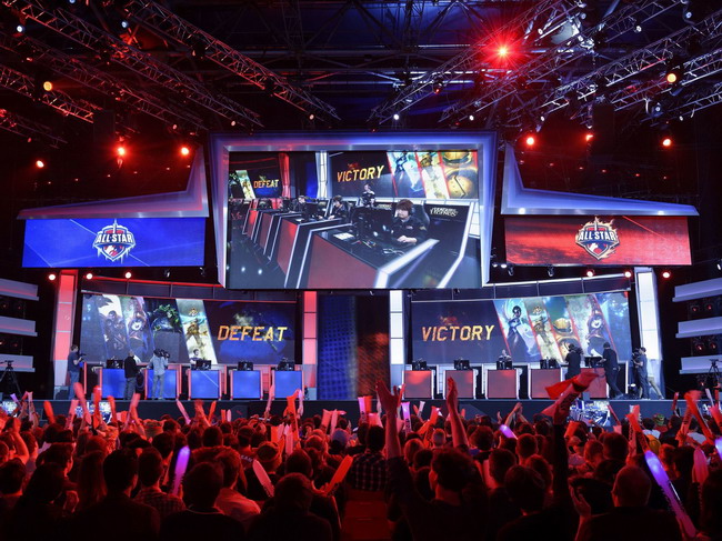 系统总结：博弈思维在“复杂系统管理”中的决策容错机制。（综述：复杂系统管理中基于博弈思维的决策容错机制）