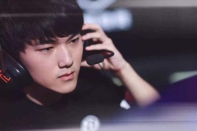 icon 谈论了他的复出试训： LPL 现在中场球员仍然非常短缺，有人问我有没有想法！