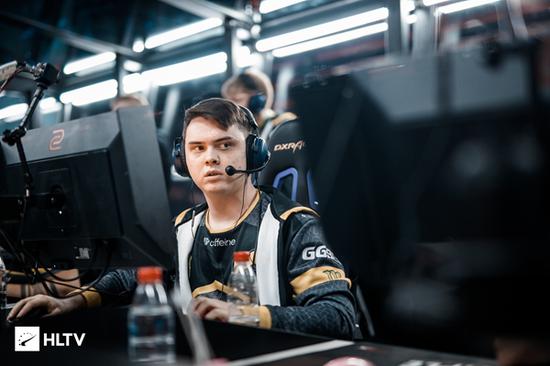 李青在713天后回到了中路，并且 Doinb 赢得了他复出后的首场胜利！